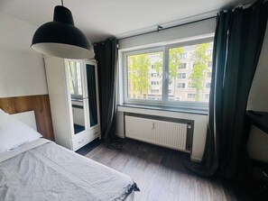 1 bedroom, bed sheets