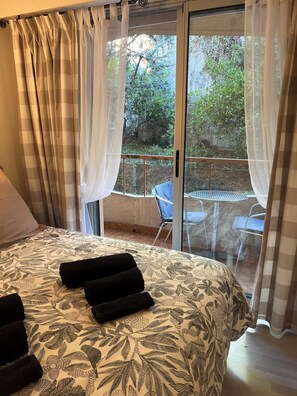 1 makuuhuone, silitysrauta/-lauta, ilmainen Wi-Fi, vuodevaatteet