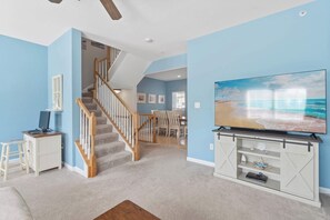 وحدة سكنية متصلة - عدة أسرّة - بشرفة - منظر للحديقة (Creekside Getaway) | منطقة المعيشة