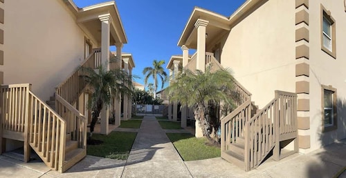Family Friendly Beach Condo With Pool