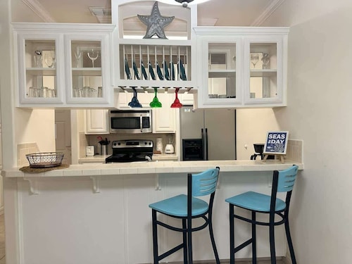 Family Friendly Beach Condo With Pool