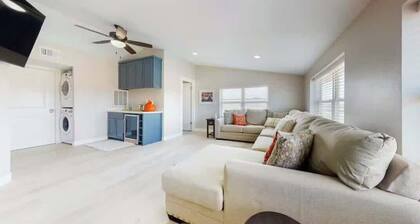 Cozy Waterfront With Deck