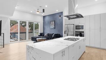 House | 6 bedrooms, Internet
