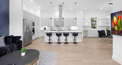 Perfect Houston Group Stay for 12 With 6 Beds 6 Baths