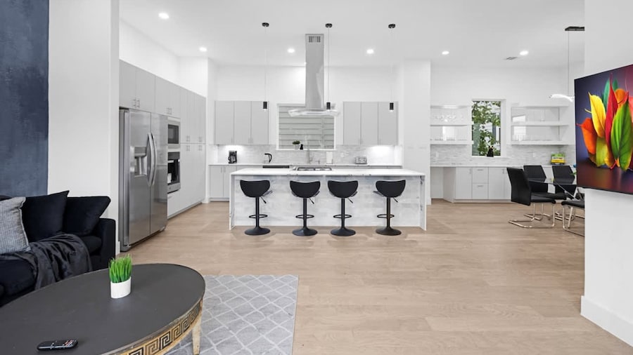 Perfect Houston Group Stay for 12 With 6 Beds 6 Baths