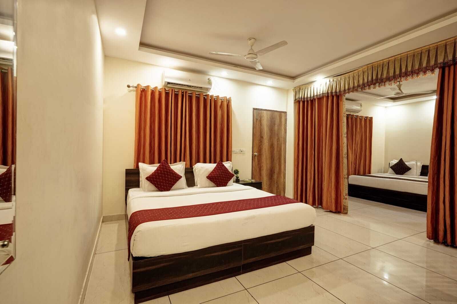 Escritorio, espacio para trabajar con laptop y wifi gratis 