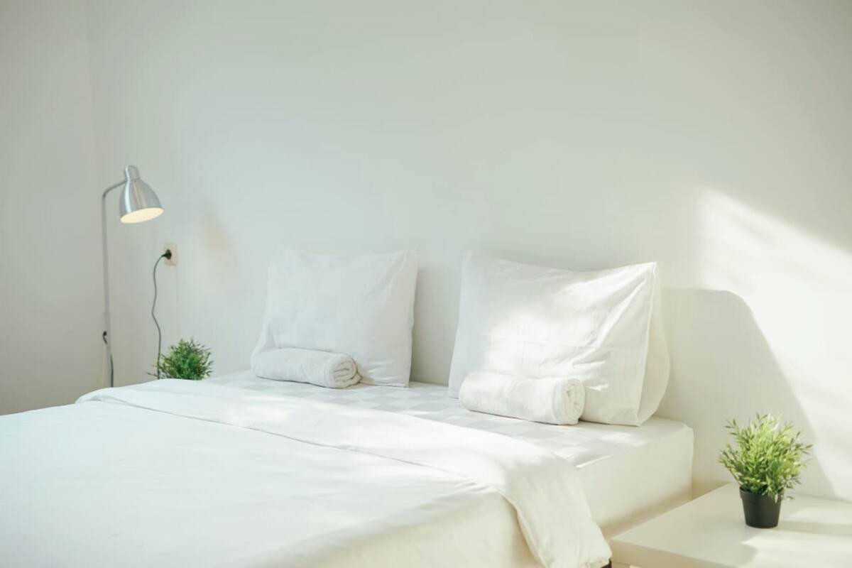 Villa familiar, vistas al jardín | Minibar (con algunos artículos gratuitos) y escritorio