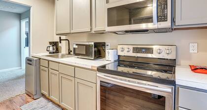 Stay Near the Derby & Downtown! Louisville Apt