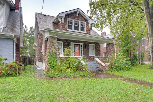 Stay Near the Derby & Downtown! Louisville Apt