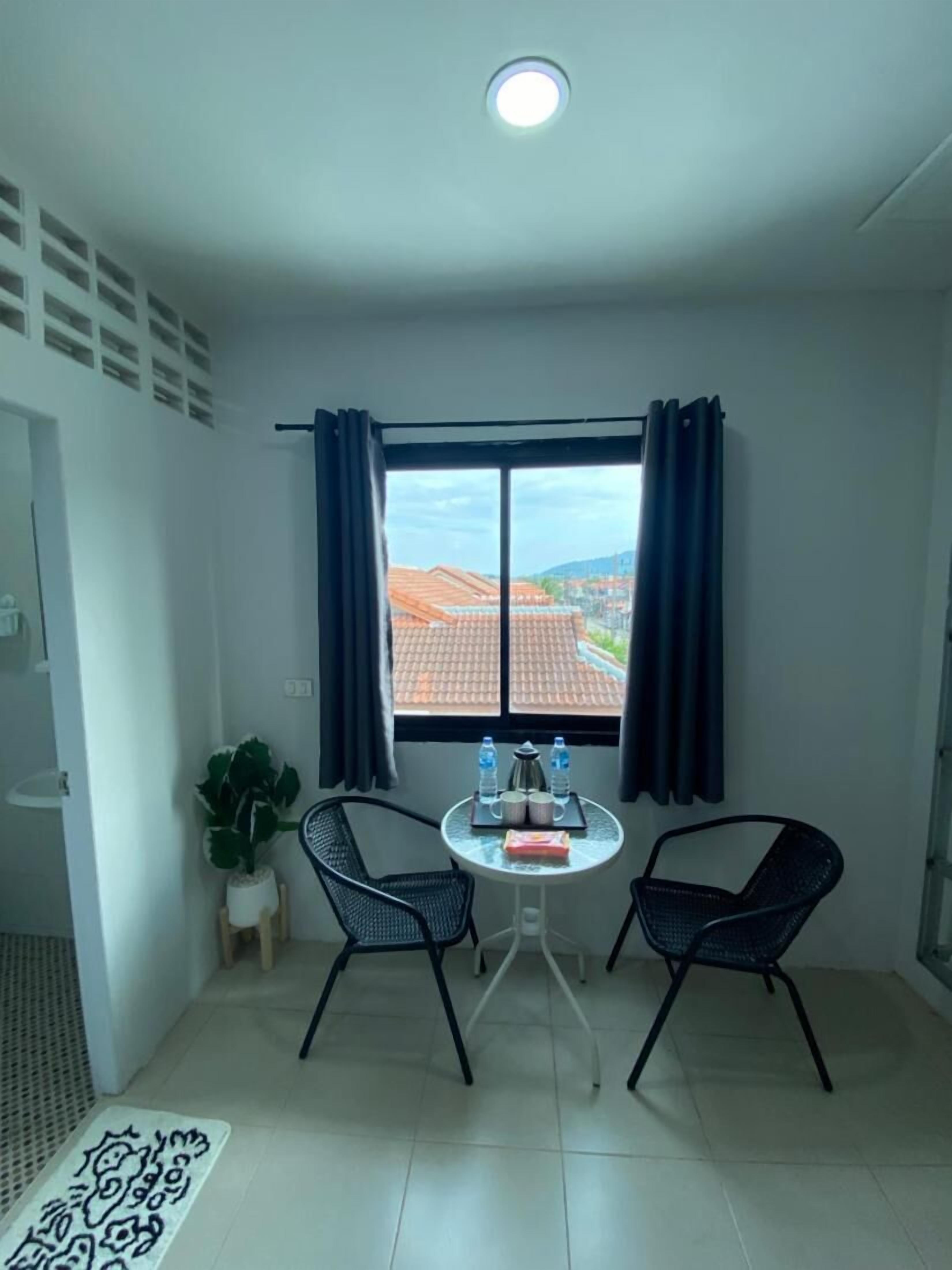 Apartment, 1 Bedroom, Smoking | Dining