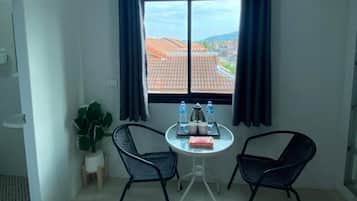 Apartment, 1 Bedroom, Smoking | Dining