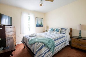4 bedrooms, iron/ironing board, Internet, bed sheets