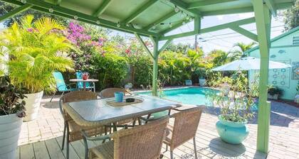 NEW:::Papa Joe's Beach Cottage Walk to the beach or downtown!