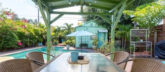 NEW:::Papa Joe's Beach Cottage Walk to the beach or downtown!