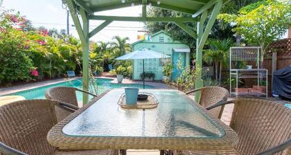 NEW:::Papa Joe's Beach Cottage Walk to the beach or downtown!