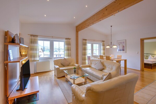Apartment | Living room - Bright Apartment With Infrared Cabin (Wildschönau)