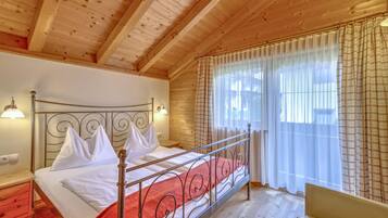 3 habitaciones, muebles diferentes y ropa de cama