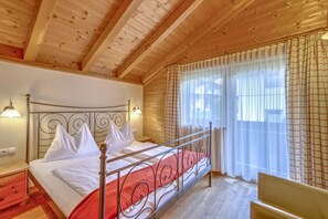 3 bedrooms, individually furnished, bed sheets - Holiday Village Wildschonau Traditional Chalet (Wildschönau)
