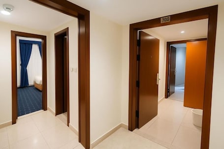 Schreibtisch, schallisolierte Zimmer, kostenloses WLAN. Jawaher Al Bait 2 Hotel Makkah by Moro