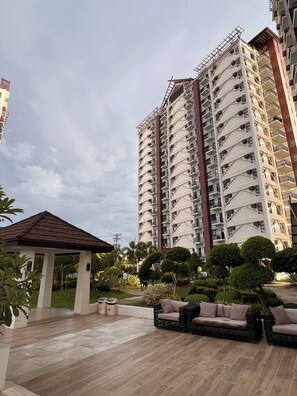 Property grounds - Seven-Eleven Inn - Stylish Fully Furnished 1-Bedroom Apartment in Mactan Island (Lapu-Lapu)