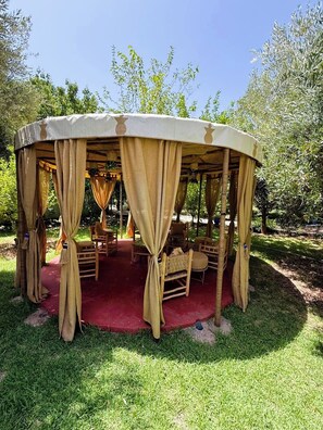 تفاصيل الفندق من الخارج