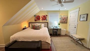 3 bedrooms, desk, iron/ironing board, WiFi