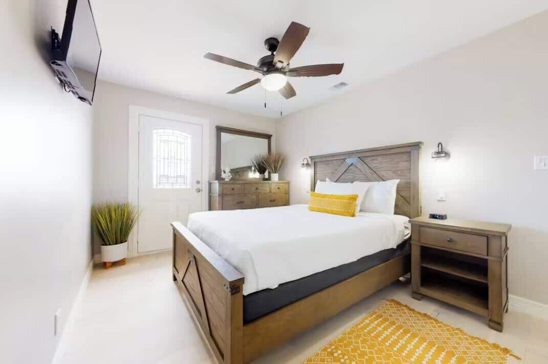 3 bedrooms, iron/ironing board, WiFi, bed sheets