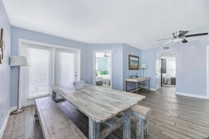 Dining - Gulf Coast Beach Front Condo with Private Balcony (South Padre Island)