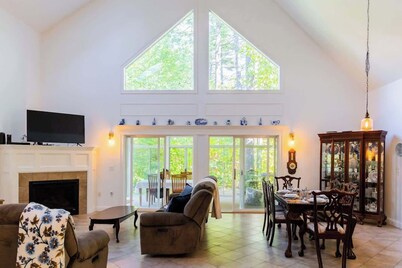 Conway Lake Charm - Beautiful Waterfront Community