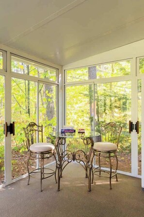 Dining - Conway Lake Charm - Beautiful Waterfront Community (Conway)