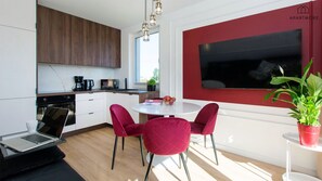 Deluxe Apartment | Private kitchenette | Full-size fridge, oven, stovetop, dishwasher