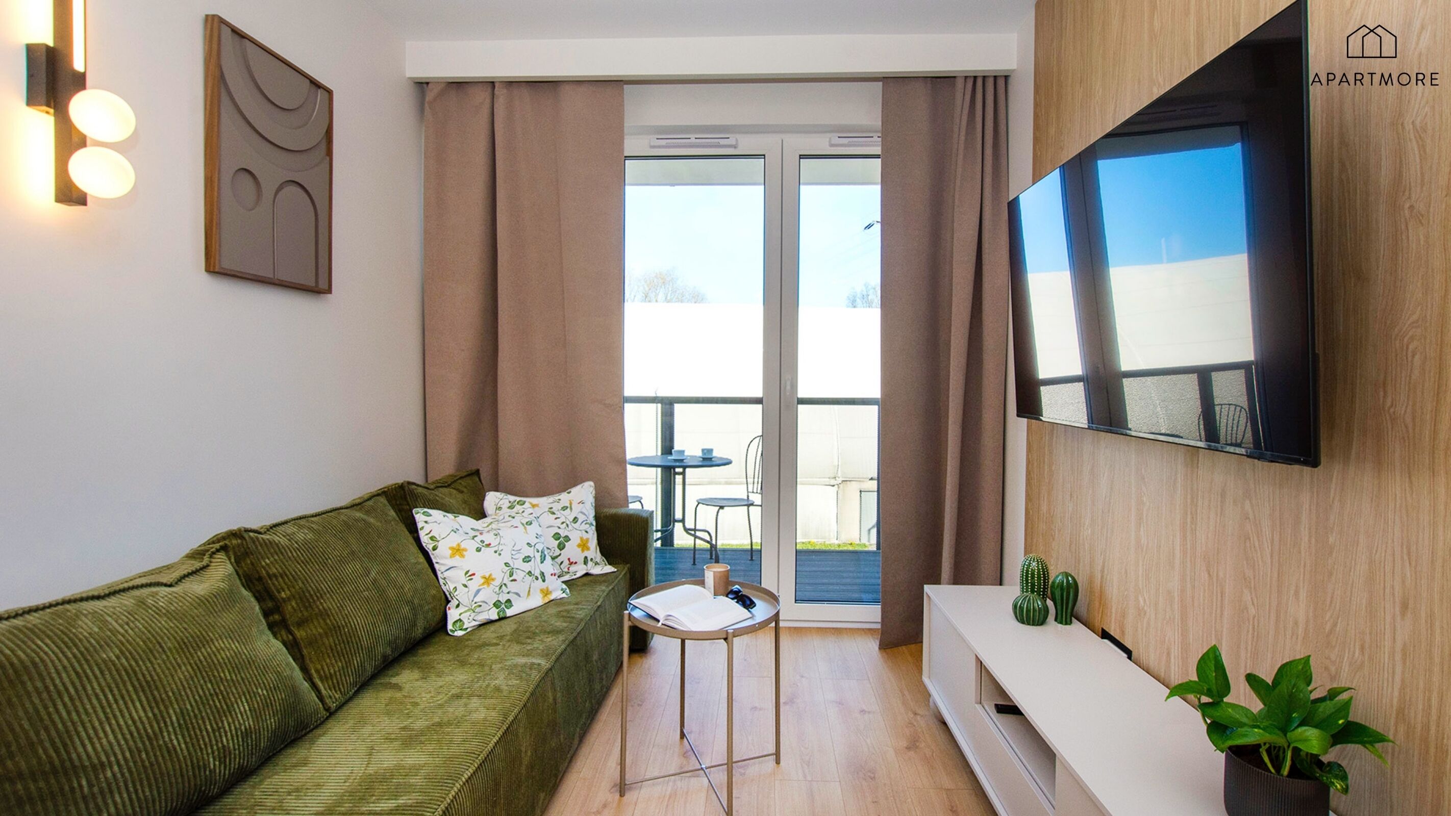 Comfort Διαμέρισμα | Καθιστικό | Τηλεόραση Smart 55 ιντσών με ψηφιακά κανάλια