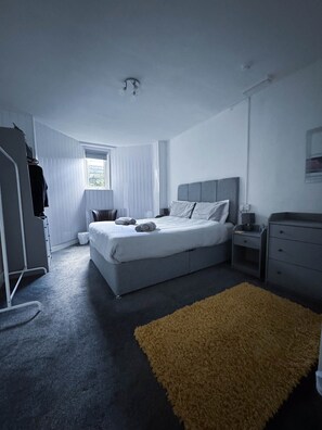 1 chambre, fer et planche à repasser, Wi-Fi, draps fournis