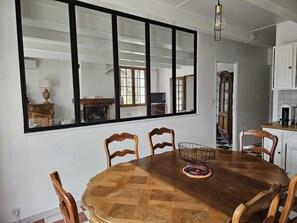 Dining - Family home in village center with private garden (Montbrun-les-Bains)