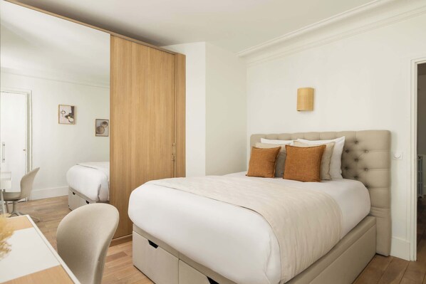 2 bedrooms, iron/ironing board, WiFi, bed sheets