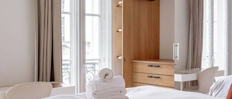 2 bedrooms, iron/ironing board, WiFi, bed sheets