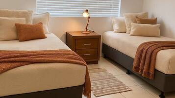 5 عدّة غرف نوم ومكتب ومكواة/لوح كي وواي فاي