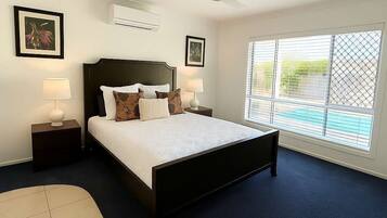 5 bedrooms, desk, iron/ironing board, WiFi