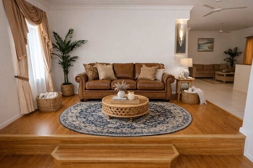 Grand Riverside Retreat – 5BR Pet-Friendly Home in Annandale