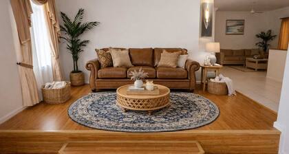 Grand Riverside Retreat – 5BR Pet-Friendly Home in Annandale