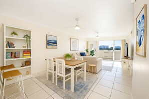 Dining - CBD Apartment w River Views, Pool & Parking (Townsville City)