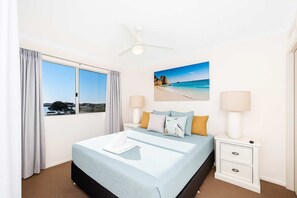 2 bedrooms, desk, iron/ironing board, WiFi - CBD Apartment w River Views, Pool & Parking (Townsville City)
