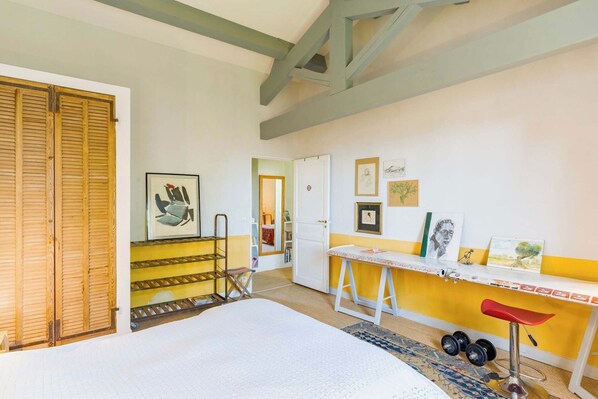 Căn hộ | 8 phòng ngủ, bàn ủi/dụng cụ ủi quần áo, bộ trải giường 