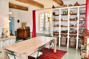 Apartment | Tempat makan