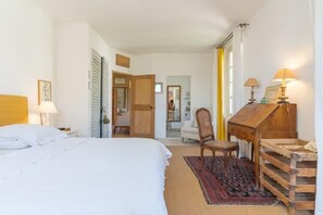 Apartment | 8 bedrooms, iron/ironing board, bed sheets