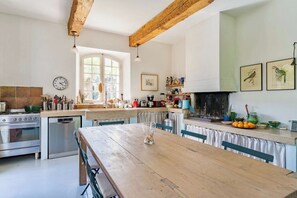 Căn hộ | Bếp riêng | Dụng cụ vệ sinh 