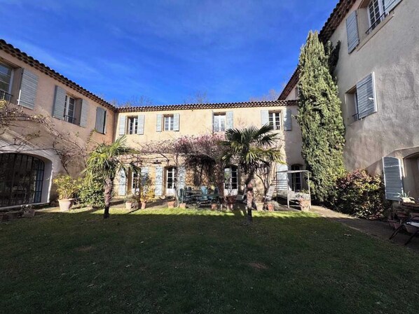 Apartment | Exterior - Elegant Bastide Near Aix With Pool (Aix-en-Provence)