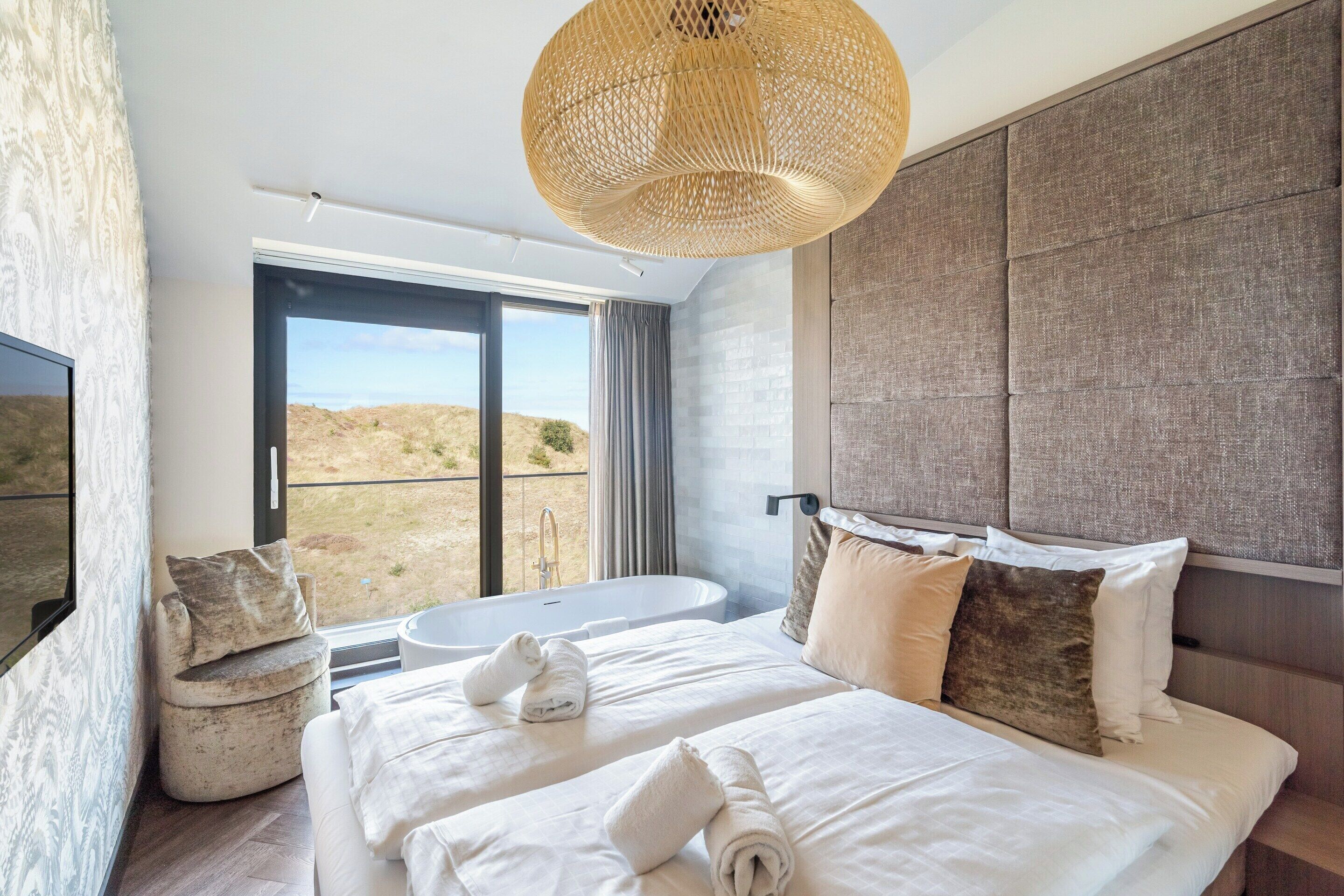 3 bedrooms, bed sheets