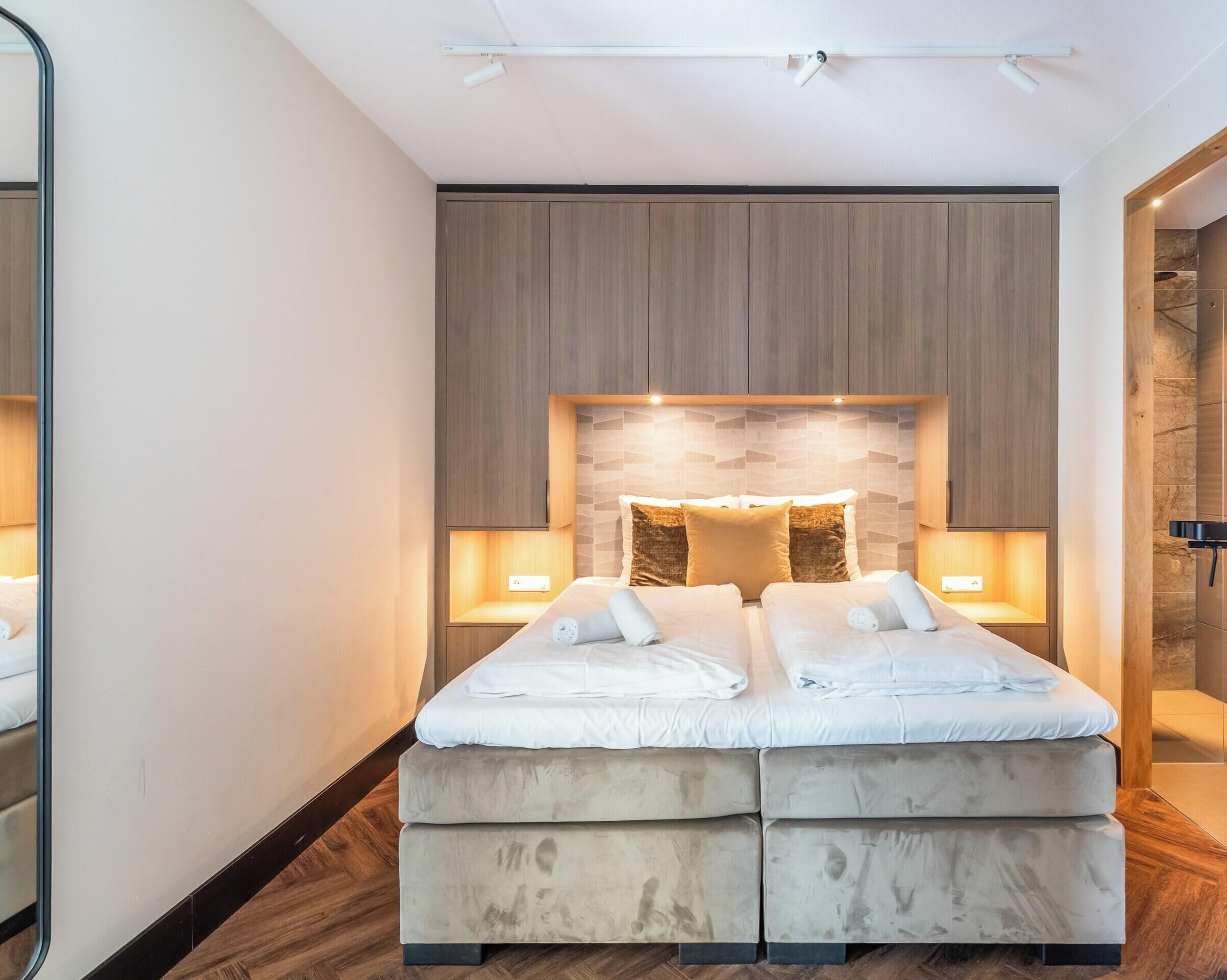 3 bedrooms, bed sheets