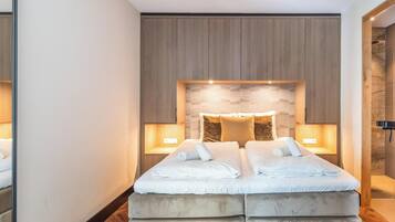 3 bedrooms, bed sheets